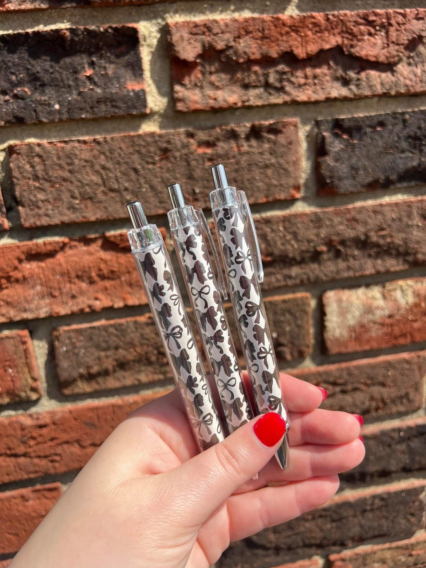 Black Bows Pen