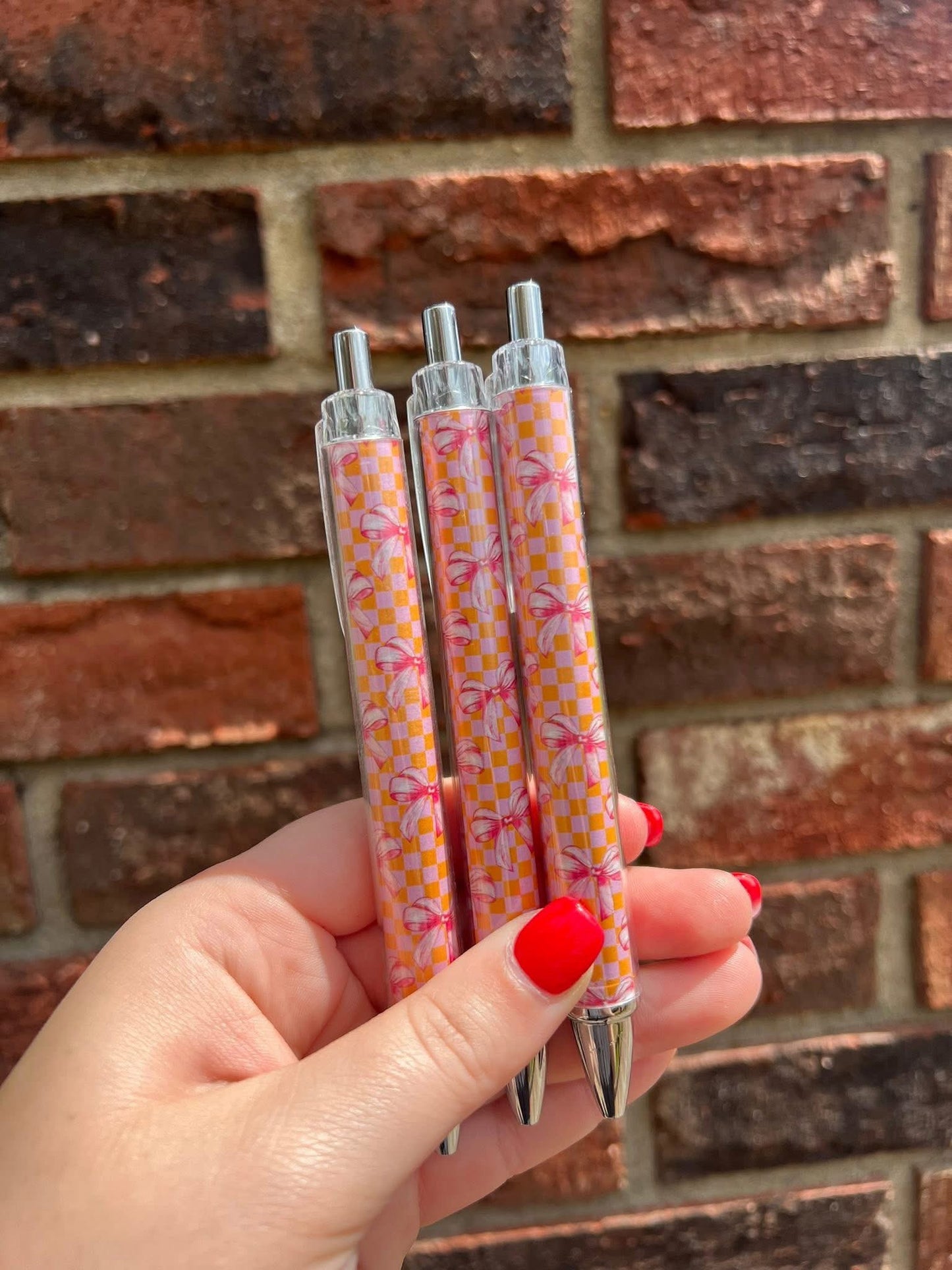 Checkered Bow Pen